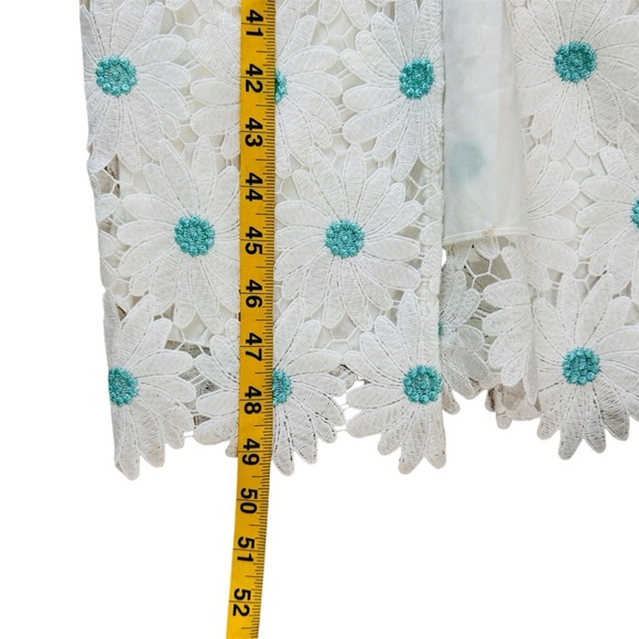 Saylor Calibria Daisy Embroidered Midi Dress in White EUC - Picture 10 of 10